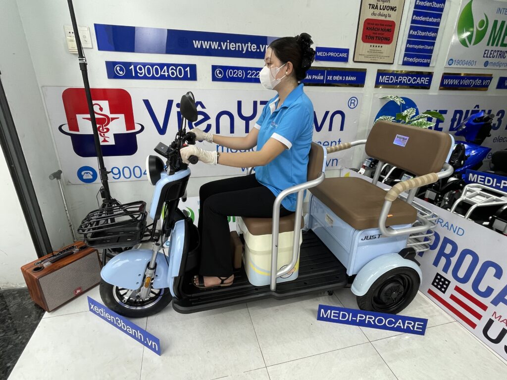 XE ĐIỆN 3 BÁNH MEDI-PROCARE EST705